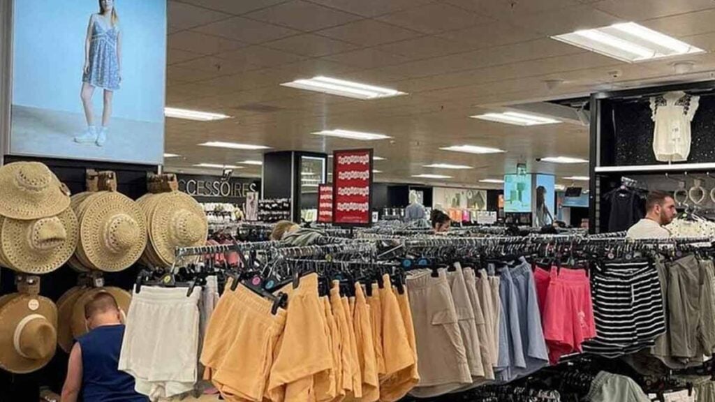 Konkurrenz für KiK, Takko & Co. Günstige Modekette kommt jetzt nach Deutschland