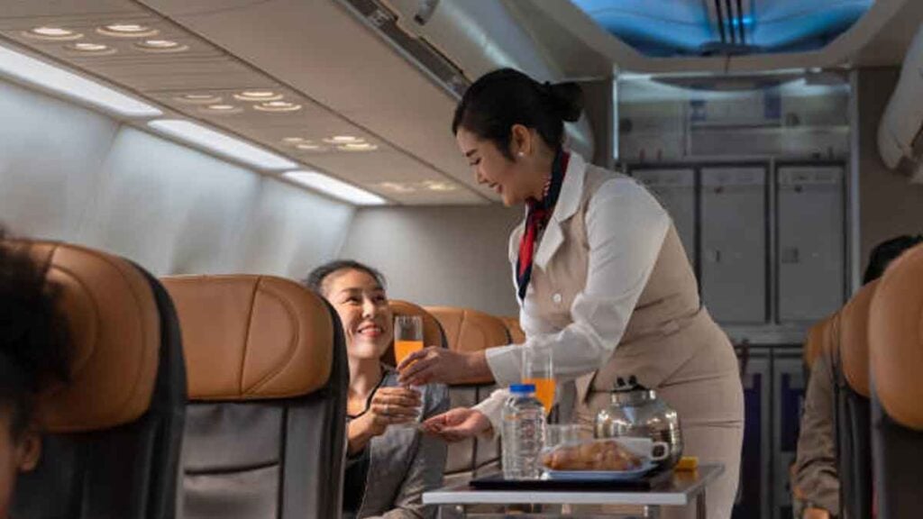 Ab BMI über 30 Airline streicht Flugbegleitern, die zunehmen, das Gehalt