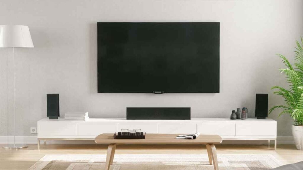 „Wir hatten keine Ahnung, dass er existiert“ – Hausbesitzer findet nach 17 Jahren einen TV in seiner Zimmerdecke und hat nun einen neuen Fernseher geschenkt